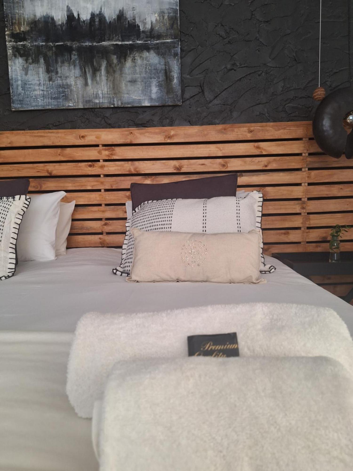 EXQUISITE PRIVATE LUXURY SUITE WITH KING BED at BOKMAKIERIE VILLAS Windhoek Exterior foto